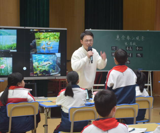 坚实的硬件基础学生的借阅行为实时成为后台详实的分析数据