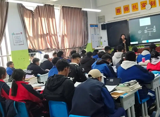 让思政课愈加可亲可感学生感同身受教育作用更好