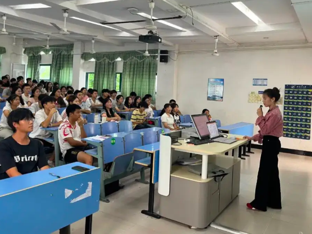 了解与关心学生将管理育人服务育人落到实处服务于学生的全面成长 了解与关心学生将管理育人服务育人落到实处服务于学生的全面成长