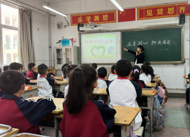 将课间一刻钟校园餐人工智能教育等变革转化为每一个学生健康监测 将课间一刻钟校园餐人工智能教育等变革转化为每一个学生健康监测